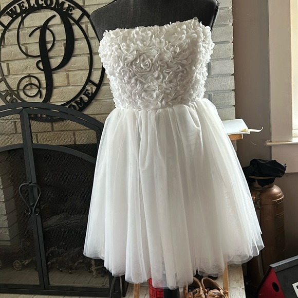 Do+Be White Mini Dress - Picture 2 of 14